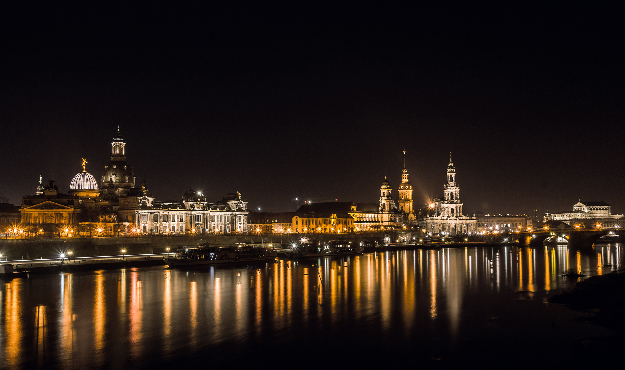 Skyline von Dresden bei Nacht