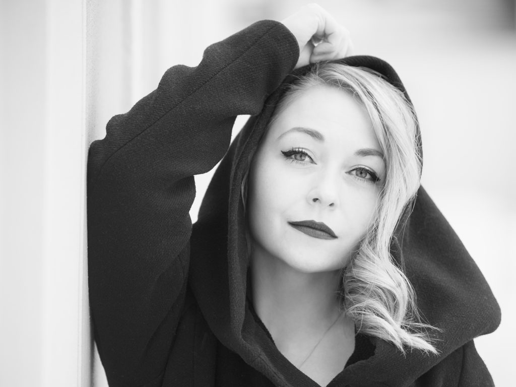 Dateiname: katja-erstes-shooting-winterportrait-outdoor.jpg